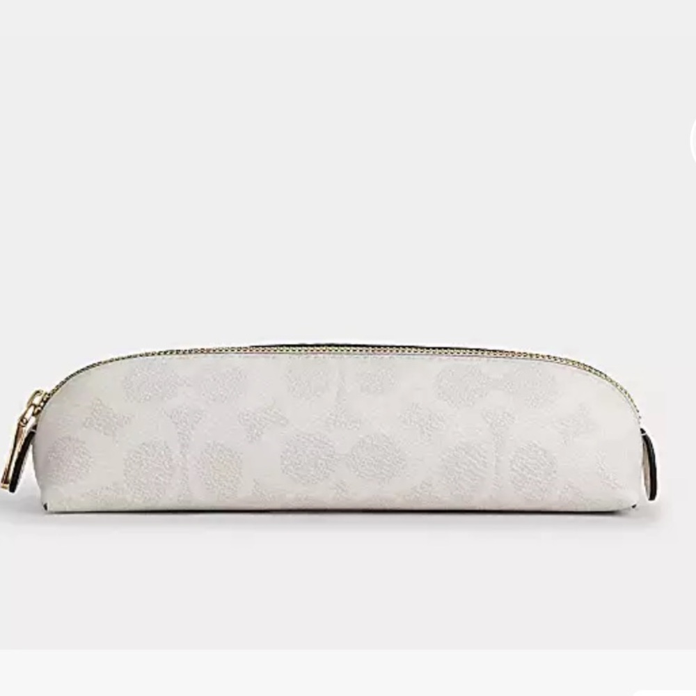 ✏️ COACH PENCIL
CASE ✏️ NWT ✏️